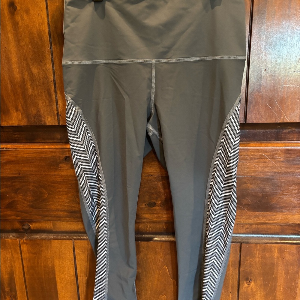 🩶 Yoga Democracy Gray Crop Leggings